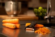 OXO-Good-Grips-Y-Peeler-0-0