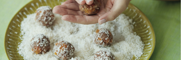 Almond and cashew protein balls